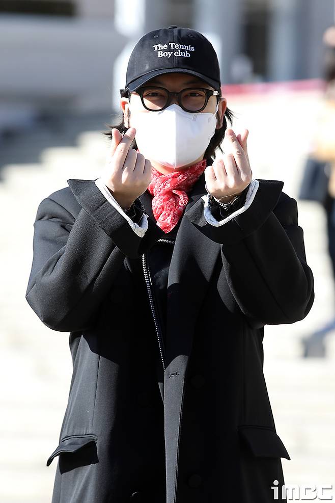 Photo] Yi Dong-hwi, Hearts of the FashionistaActor Yi Dong-hwi poses before KBS Cool FM Jung Eun-jis Song Plaza in Seoul Youngdeungpo District KBS on the morning of the 14th.iMBC Servo Type  Photo Servo Type