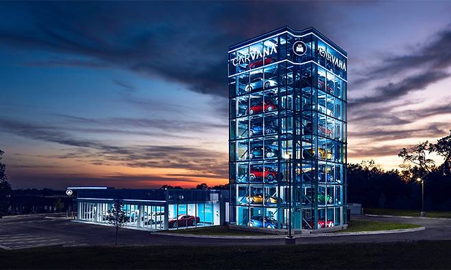 미국 중고차 업체 카바나의 중고차 자판기 전시장 모습. 업체 제공