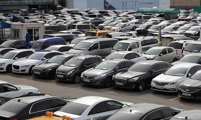 서울 동대문구의 한 중고차 시장. 연합뉴스