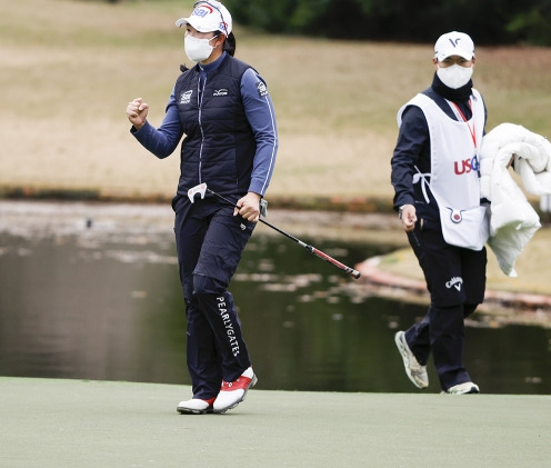 미국 텍사스주 휴스턴의 챔피언스 골프클럽에서 열리는 2020년 미국여자프로골프(LPGA) 투어 메이저 골프대회 제75회 US여자오픈에서 우승한 김아림 프로가 8번홀에서 버디 퍼트를 성공시키는 모습이다. 사진제공=Jeff Haynes/USGA
