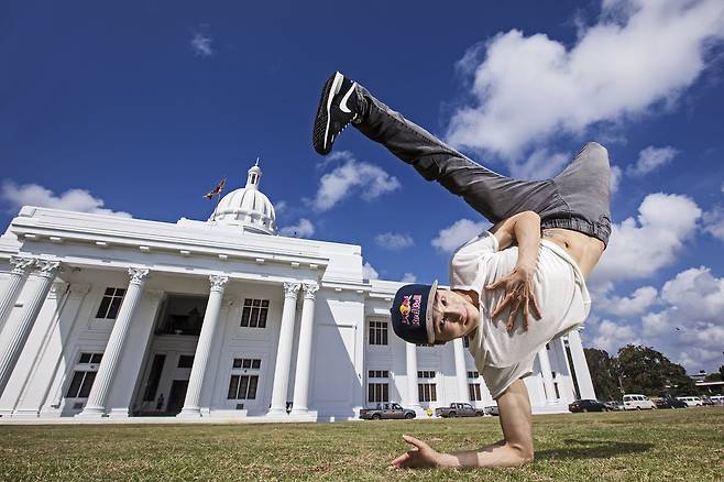 한국 브레이크 댄스를 대표하는 비보이 윙. 각종대회에서 100회 이상 우승을 달성했다. [사진 레드불]