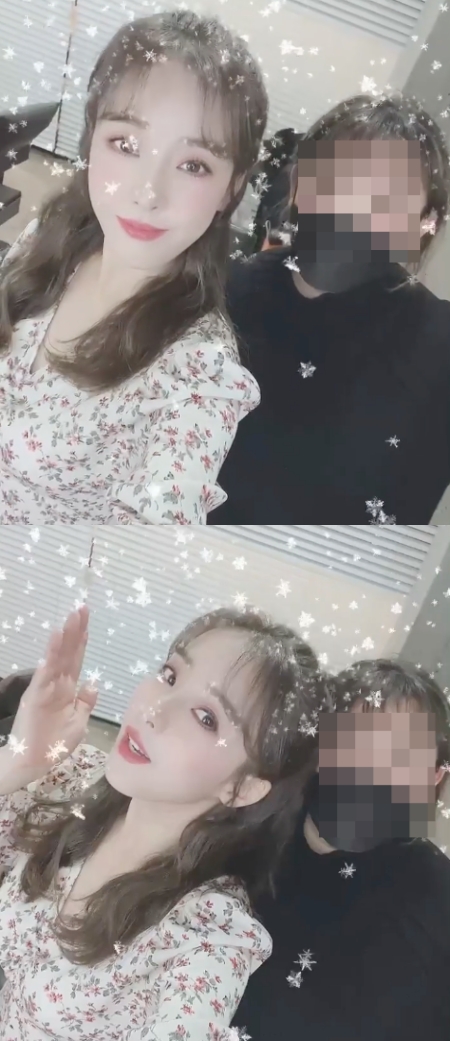 Park Eun-hye, a neat princess visual with a snowflake application [SHOT!]Park Eun-hye posted a short video on his Instagram on the 16th with an article entitled I see the eye in the cellphone application.Park Eun-hye in the public image is shooting a full-make-up setting and wearing a floral dress with a pleasant expression.The camera application filter, which has a snowy effect, is surprising that Park Eun-hye is showing off her visuals like a fairy tale princess.Meanwhile, Park Eun-hye is currently performing in the TV drama Revenge.[Photo] Park Eun-hye SNS