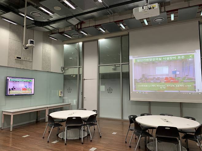 이화여대 교육혁신센터는 용도별 강의실 조회, 안내 기능도 강화하고 있다. 사진은 능동학습강의실모습.