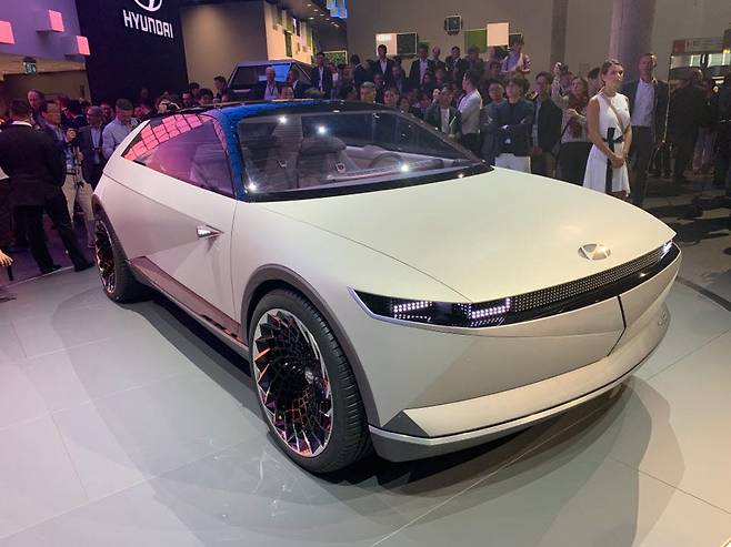 2021년 상반기 국내 출시 예정인 현대차 아이오닉5 콘셉트.