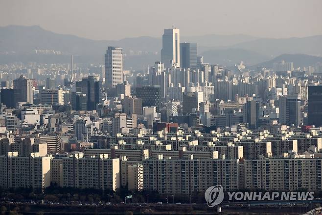 서울 매봉산에서 바라본 강남 일대 아파트의 모습 [연합뉴스 자료사진]