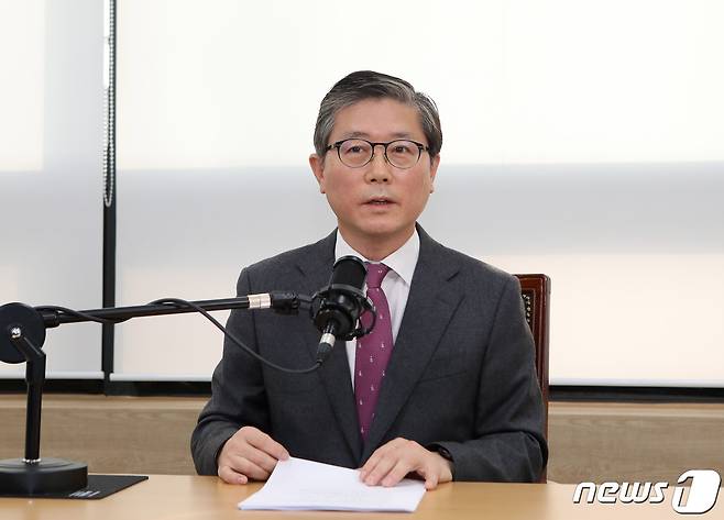 변창흠 국토교통부 장관 후보자가 18일 열린 국토부 기자단 온라인 기자간담회에서 발언하고 있다.(국토교통부 제공)© 뉴스1