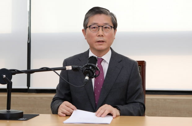 변창흠 국토교통부 장관 후보자가 18일 국토부 기자단과 온라인 기자간담회를 하고 있다. 사진=뉴스1