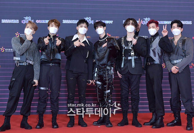 GOT7, a full swagSinger GOT7 is on the red carpet at the 2020 KBS Song Festival held at KBS New Pavilion in Yeouido, Seoul on the afternoon of the 18th.The 2020 KBS Song Festival will be played by TVXQ Yunho, Astro Cha Eun-woo and actor Shin Ye-eun MC, and will feature BTS, Park Jin-young X Stern, Twice, Taemin, Pol Kim, Kim Yeon-ja X Sulwoondo, NCT, and Jesse X Jackson.