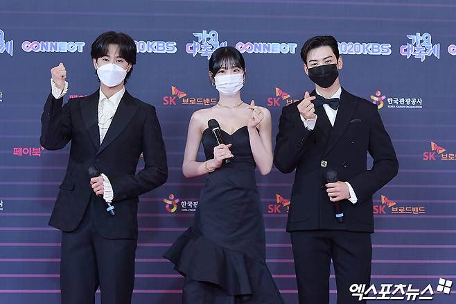 Yunho - Shin Ye-eun - Cha Eun-woo KPop Festival FightingYunho, Shin Ye-eun and Cha Eun-woo attended the KBS KPop Festival red carpet event held at KBS Hall in Yeouido-dong, Seoul on the afternoon of the 18th.