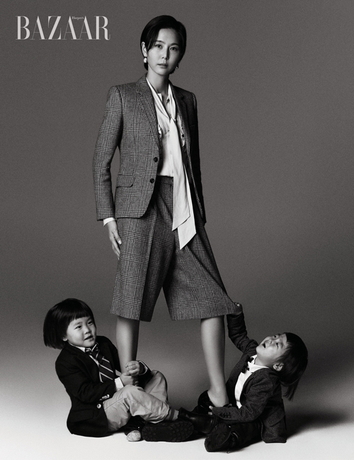Jun Jin Ryu Seo-yool Lee  Kim Na-youngShin-Urayasu Station, Family Portrait full of happinessFashion magazine Harpers Bazaar released a Family pictorial.In the midst of a difficult pandemic era, Family is the most precious thing of all: a person who always warms and eats even if he calls it by mouth and thinks in his head.Harpers Bazaar has various forms of Family in its viewfinder.They seem to be the ones God sent me.Broadcaster Kim Na-young, playful Shin-Urayasu Station and Lee Jun, who are stronger, happier, and not tired, are the top models Song Kyung-ah, who says, Its like a miracle that gives a meaning to live a day, and the newlywed couple Jun Jin and Ryu Lee, My lovely daughter, Hae, Irene, who resembles my grandmother and mother, and Bae Yoon-young, sister of Yoon-ji, who walks the same way as a model.Their appearance under the name Family was the Happiness and the Safety itself.
