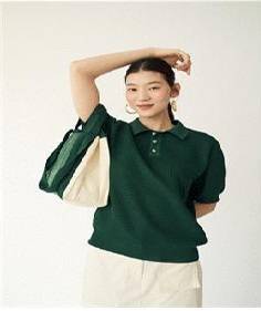 제주 등에서 시범 실시로 수거한 투명페트병을 활용해 만든 의류와 가방.환경부 제공