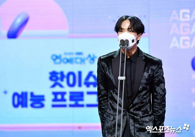 VIXX Ravi, who attended the 2020 KBS Entertainment Awards held at KBS in Yeouido-dong, Seoul, is on the awards ceremony.Photo: KBS Provision