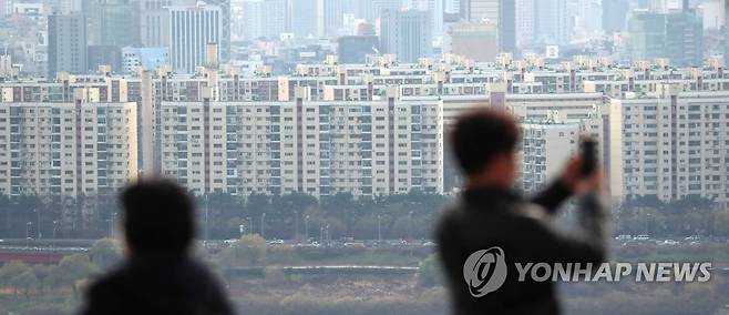 서울 응봉산에서 바라본 강남구 일대 아파트 모습 [연합뉴스 자료사진]