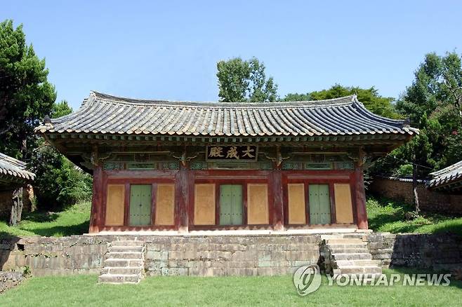 보물 지정 밀양향교 대성전 (밀양=연합뉴스) 오는 29일자로 보물 2094호로 지정되는 경남 밀양시 밀양향교 대성전. 2020.12.24 [밀양시 제공. 재판매 및 DB 금지] seaman@yna.co.kr
