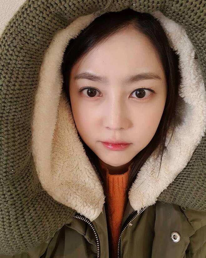 Kim Sa-eun, the wife and actor of Holy People from the group Super Junior, reported on the recent situation.On the 26th, Kim Sae-eun posted a picture on his Instagram with an article entitled I am in the charm of the basic camera these days.In the photo posted, Kim Sa-eun, who is wearing a padding hat, expressed his affection by commenting that her husband, Holy People, is cute.Kim made his debut as a full-time model of magazine Cece in 2005 and married Super Junior Holy People in 2014.On the other hand, Kim Sa-eun has recently appeared on TV Chosun entertainment Mr Trot2.Photo = Kim Sa-eun Instagram