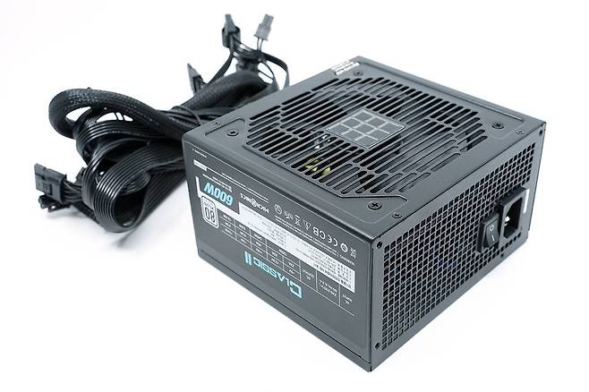 마이크로닉스 클래식 2 600W +12V 싱글레일 85+. 출처=IT동아