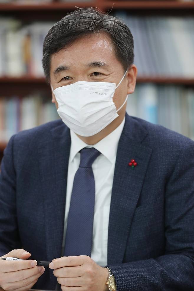 서정협 서울시장 권한대행 (서울=연합뉴스) 이정훈 기자 = 이달 24일 서울시 행정1부시장 집무실에서 연합뉴스 신년인터뷰에 응하는 서정협 서울시장 권한대행. 2020.12.27. uwg806@yna.co.kr