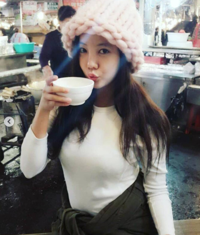 Actor Go Eun-ah reminisced about 7 years former ChristmasGo Eun-ah posted a picture on December 28th on Instagram with an article entitled Seven years former Christmas sister gave me.In the photo, Go Eun-ah enjoys makgeolli in the market. She looks smaller as if her small face will disappear in a pink fur hat.Even a strappy coat with a white T-shirt is modestly dressed, but Go Eun-ahs glamorous beautiful looks sparkle.The picture that feels more and more alive than now gives a smile.The netizens who watched the photos admired Go Eun-ah is so beautiful, It is so beautiful now and Is not it a doll?