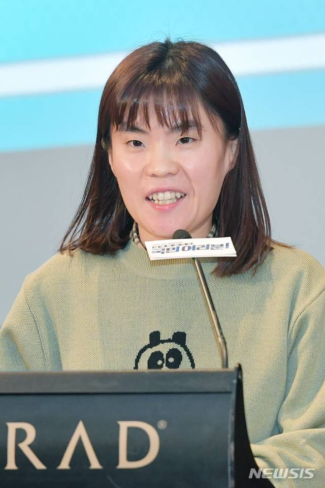 [서울=뉴시스] 2019년 KBS 2TV 월화드라마 '국민 여러분!' 제작발표회에 참석해 사회를 보고 있는 박지선. (사진=KBS 제공)