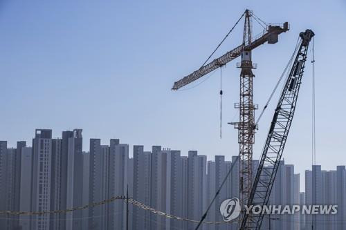 풍선효과 파주 '조정대상지역 지정' (파주=연합뉴스) 임병식 기자 = 정부는 17일 주거정책심의위원회를 열고 조정대상지역으로 부산 9곳, 대구 7곳, 광주 5곳, 울산 2곳, 파주·천안·전주·창원·포항 등 총 36곳을 지정했다.      조정대상지역으로 지정되면 해당 지역에 세제 강화와 금융규제 강화, 청약 규제 강화 등이 적용되며 주택 구매 시 자금조달계획서도 제출해야 한다. 사진은 17일 파주 운정신도시 일대의 모습. 2020.12.17      andphotodo@yna.co.kr  (끝)