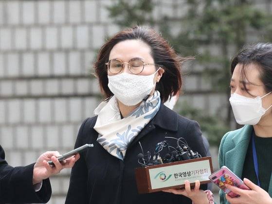 정경심 동양대 교수가 지난 23일 서울 서초구 서울지방법원에서 열린 1심 선고 공판에 출석하고 있다. 우상조 기자