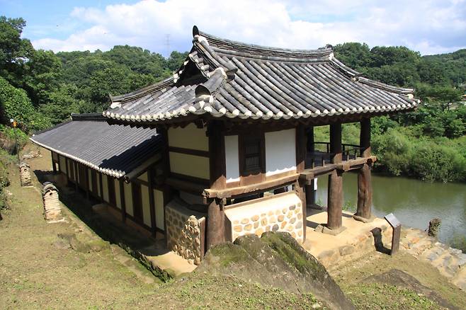 서당으로 첫 보물, 옥천 이지당