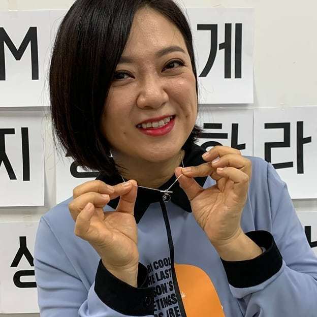 Comedian Kim Sook celebrated the KBS Entertainment Awards.On December 29, Kim Sook posted several photos on his personal SNS, saying, The production team of the Survival King of Disaster Escape, the performers are congratulated, and the bts necklace Gift is also received.In the public photo, Kim Sook is receiving a gift prepared by the production team of The Survival King of Disaster Escape. Kim Sook is smiling and boasting a necklace in front of the placard.In addition, the production team left a gift-certified cake shot. The cake is attracting attention because it contains the phrase 25 years of survival king.