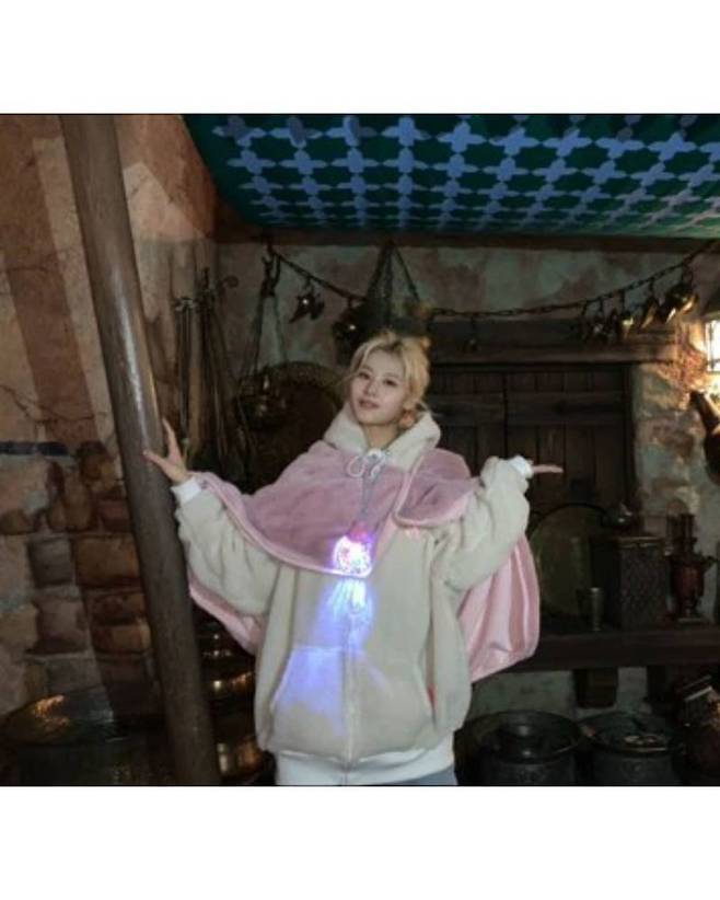 Group TWICE member Jihyo celebrated Sanas birthdayJihyo told TWICE Official Instagram on December 29: My eternal partner is Shasha.Thank you for always being with our team A loved one. In the photo, Jihyo loves Sana, who is wearing a snowmans mask, and the dazzling beauty of the two, who stand out even when they take a rough picture, has made their eyes happy.Another photo featured a selfie of Jihyo and Sana, with a clear eye and a warm image of the two of the worlds sweetest people.