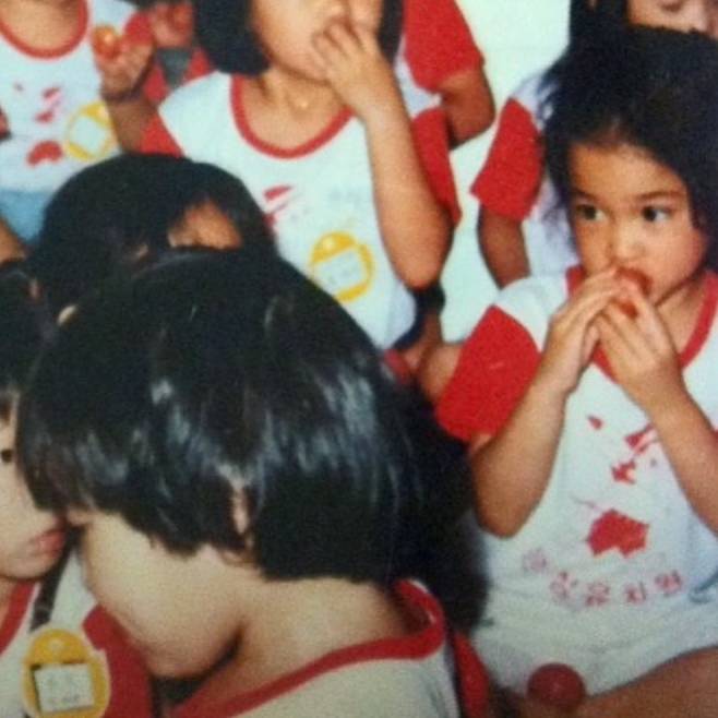 Actor Lee Min-jung has released a photo of her childhood.On December 29, Lee Min-jung posted a picture on his Instagram with an article entitled If I had a good quality Camera even when I was a child.In the photo, Lee Min-jung was seen during the Kindergarten era, and the young figure looking at one place with a bite on his finger was cute.The distinctive features that are no different from now attract attention.