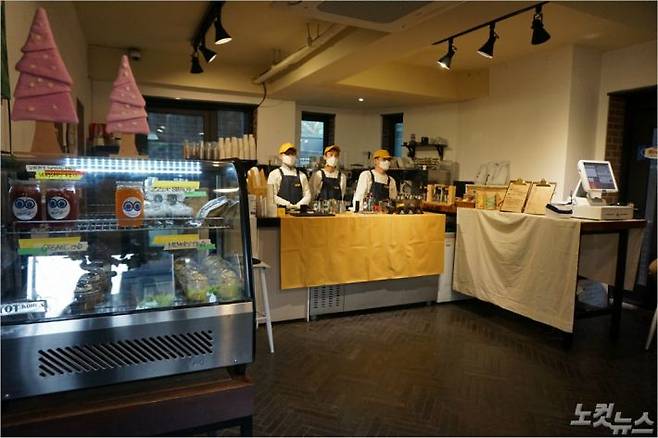 삼일교회가 토요일과 주일에만 운영하는 카페 '로드 온 더 로드(Lord on the Road)'.