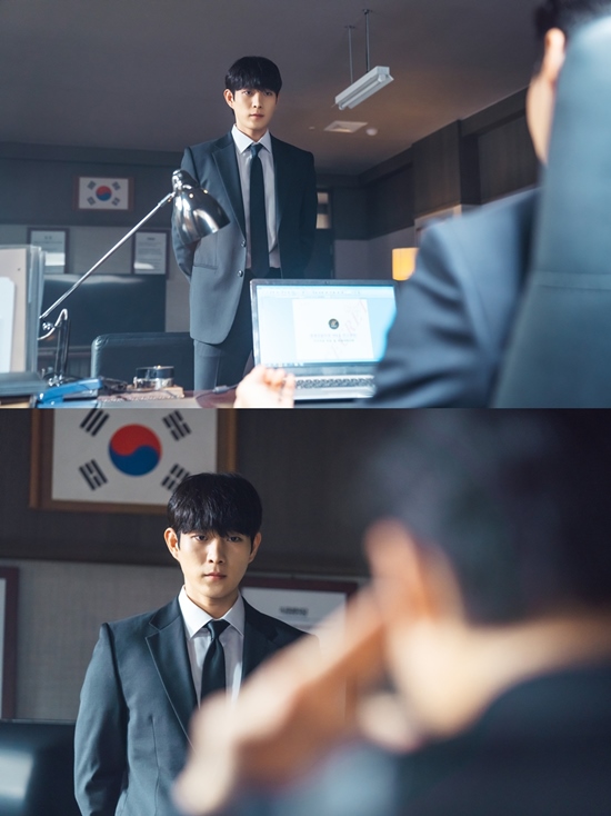 If you cheat, you die Oh Min-seok and Kim Young-Dae are in charge of Mysterys axis and amplifying the curiosity of viewers.On the 29th, KBS 2TV new tree drama I will die if I cheat released a written interview containing the shooting behind Oh Min-seok, who plays the role of NIS director Ma Dong-gyun, and Kim Young-dae, who plays the role of NIS elite agent Suho.First, NIS director Ma Dong-gyun is the most secretive man in NIS, and his face is burned and his eyes are as cold as a snake.He was the one who ordered Suho to monitor Kang Yeo-ju (Joe Yeo-jung).In addition, in the last five episodes, Mysterys actions, which were trying to kidnap Baek Soo-jung (Hong Soo-hyun) nine years ago, have been revealed, exploding questions about his identity.Oh Min-seok showed an extraordinary transformation through If you cheat, you die. The first appearance with a burn scar covering half of your face and a resting, thick voice surprised viewers. (Ma Dong-gyun) thought there should be impact as he is a person with Mystery, and there was also a desire to break away from the existing image, Oh Min-seok said.Even though the preparation will take as long as two hours to make up the burn, he said, I have to sit still and there is nothing difficult.I would like to thank the team for borrowing this place, he said.Oh Min-seok said, I thought that I would like to have a different appearance from the past before I got a picture, so I decided to go to the setting where my vocal cords were injured. I studied my voice in various directions and referred to Actor Sean Harrison in the movie Mission Impossible .He deliberately let his voice rest for natural acting.I think this is a good way, but I actually do shout like crazy for a few hours before I actually shoot the current scene.It seemed to be a little natural because I acted in a really hoarse voice. It is a part that can confirm Oh Min-seoks affection and commitment to acting and character.Finally, Oh Min-Seok added expectations for his future performance.The secret of the director of Ma Dong-gyun will be revealed soon, he said. It will be more fun to know his past history.Suho is showing various transformations from convenience store flower boy Alba to assist and NIS elite agent who monitors Yeoju.In particular, in the last three times when his real identity was revealed, he showed 17 to 1 action god and Taking Off god on the bathhouse, causing heartbeat of female fans.He shows Yeoju and Tikitaka that touch his patriotism and emits cute charm that causes strange tension and laughter.Kim Young-dae said, I practiced hard for the action school for two months for this scene. I was nervous because I was the first action god, and I prepared it with the idea that I should not make a mistake. Fortunately, I think I shot it without a big accident.He also mentioned the Taking Off God in the bathhouse, which was cheered by female fans, along with the 17–1 Action God.This scene also thought of a multi-bodied physique as an elite NIS ace agent, and continued to exercise; I worked out steadily for about two or three months, adding a blood and sweaty effort.Kim Young-Dae, who shows drama and drama acting between the actress and the keen NIS elite agent with comic and cute charm, said, I am doing my best to shoot with the hope that the tension and interest of the drama will be revived by Suhos performance.Oh Min-seok and Kim Young-Dae are showing a 200% synchro rate of character digestion as if they are wearing custom clothes with tremendous passion and effort, said the production team of I will die if I wind up. I would like to ask for your interest and expectation.On the other hand, I die if I cheat is a comic Mystery thriller of a divorce lawyer husband who wrote a memorandum with a criminal novelist wife who thinks only about how to kill a person. It is showing an extraordinary and intense story about adults who are guilty and do bad things.Photo: If you cheat, youll die.