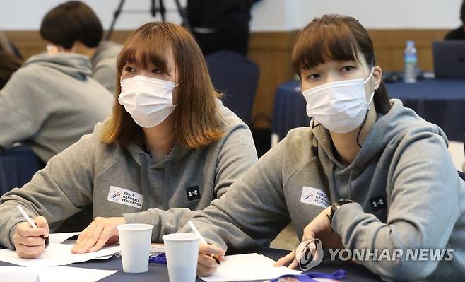 신인 드래프트 1순위 김소라(왼쪽·경남개발공사)와 2순위 김수연(SK). [연합뉴스 자료사진]