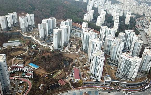 내년 1월부터 입주를 시작하는 '성복역롯데캐슬파크나인 2차' 단지 전경/ 자료=롯데건설