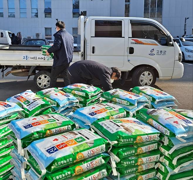 고흥군청에 도착한 쌀 [고흥군 제공.재판매 및 DB금지]