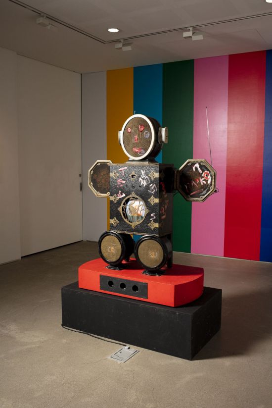백남준 '다산 정약용', 1997, Single?channel video sculpture with 9 monitors and various objects, 149x126x53㎝  [사진= 리안갤러리 제공]