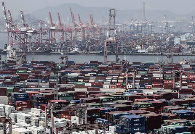 This file photo, taken June 4, 2020, shows stacks of cargo containers at South Korea's largest seaport of Busan, 450 kilometers southeast of Seoul. (Yonhap)