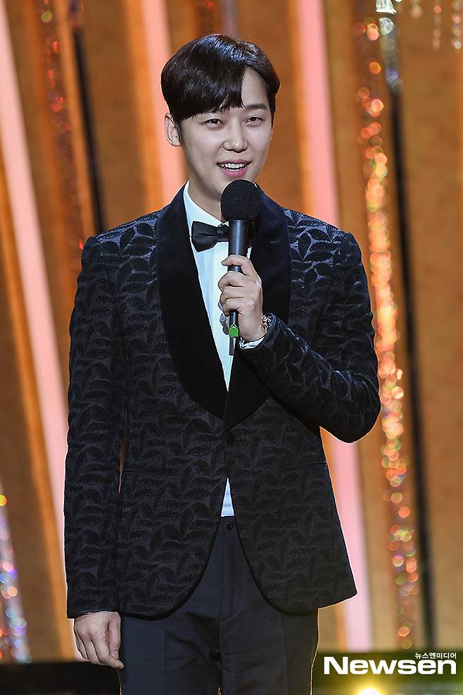 The 2020 SBS Acting Grand Prize for the 30th Anniversary of Changsha was held at SBS Prism Tower in Sangam-dong, Mapo-gu, Seoul on the afternoon of December 31.Actor Yoon Jong-hoon was on the podium for the N Best Couple Award.Photos