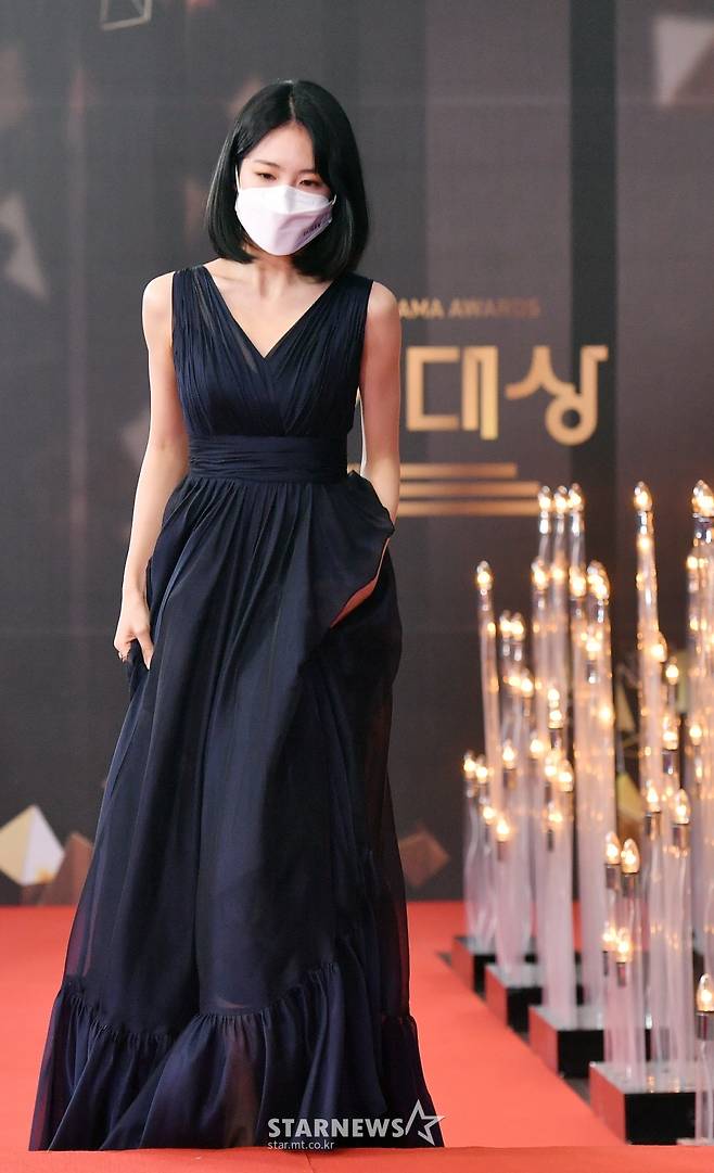Actor Shin Ye-eun is stepping on the red carpet at the 2020 KBS Acting Awards ceremony held at KBS in Yeouido, Seoul, on the afternoon of the 31st. / Photos