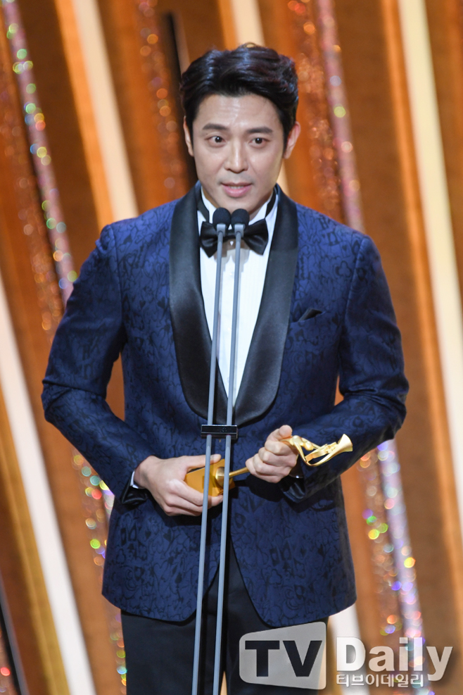 The awards ceremony for the 2020 SBS Acting Grand Prize was held at SBS prism tower in Sangam-dong, Mapo-gu, Seoul on the evening of the 31st.Kim Ju-Hun, who attended the awards ceremony of 2020 SBS Acting Grand Prize, is giving the awards testimony.The 2020 SBS Acting Grand Prize, which will be broadcast live on SBS at 9 pm on the same day, will be broadcast in real time through Naver TV, SBS homepage, APP and wave.