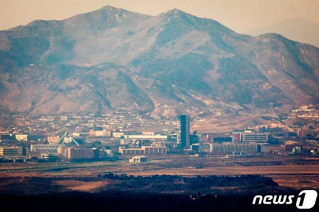 4일 파주 접경지역에서 바라본 개성공단 모습. 2021.1.4/뉴스1 © News1 유승관 기자