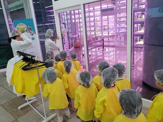 Children line up in front of a Metro Farm to experience and learn about agriculture in January 2020.(Farm8)