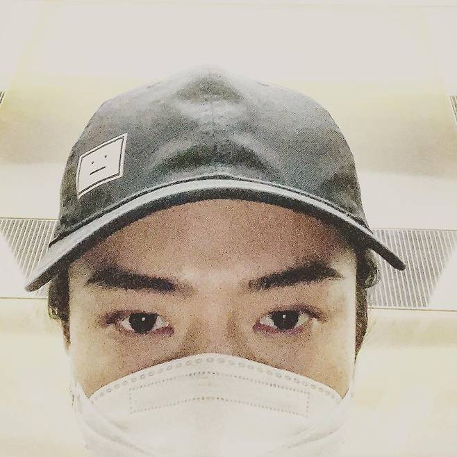 Group EXO (EXO) Sehun reported on the current situation.Sehun posted a picture on his instagram on the afternoon of January 4 without any comment.Sehun in the open photo is staring at the camera wearing a Hat and wearing a Mask.The expressionless appearance and the warm appearance that is not hidden even in the face that is more than half hidden attracts the attention.On the other hand, Sehun will appear on the web entertainment You! - Season 3 which will be released on Netflix on the 22nd.