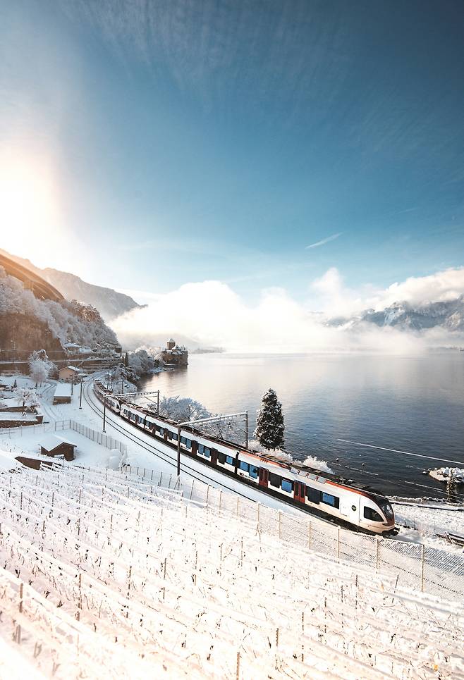 몽트뢰부터 로쉐드 녜까지 달리는 열차