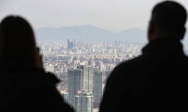 지난 3일 서울 여의도 63빌딩에서 바라본 서울 시내 아파트 모습. 연합뉴스