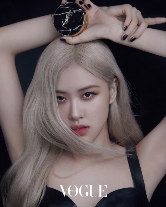The first digital picture with BLACKPINK Rosé and the couture cosmetics brand Yves Saint Laurent Beauty was released.In this photo, which was first shown since the first teaser video of Yves Saint Laurent Beauty was released in December, Rosé captured the clear and sleek flawless Skins and the eyes of the viewers with deep eyes.In addition, the luxurious Ash Blonde hairstyle, black costumes, nails, and Rosés perfect Attitude harmonized with the praise of human enlistment once again.In the field, it was reported that he was also praised as a world class because he showed professional results for the best results through active communication with staff.On the other hand, the new Muse of Yves Saint Laurent Beauty, Rosé, presented in this picture, is the first luxury couture Marvel Packt NEW cout de po Marvel Essence Cream Packt.NEW MarvelPackt of Yves Saint Laurent Beauty, which will be officially launched on January 7, will be available at Yves Saint Laurent Beauty stores and official online malls nationwide.In addition, Beauty Film with Rosé will be released on the Vogue Magazine website and Instagram.