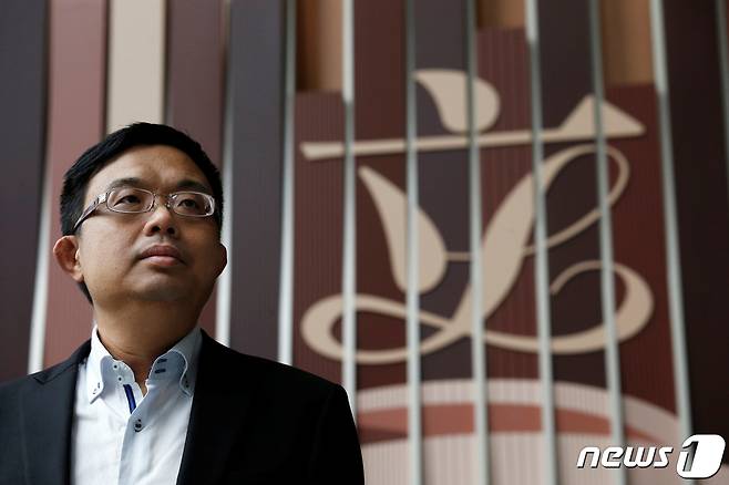 홍콩 경찰에 의해 체포된 전직 입법회 의원 제임스 토. © 로이터=뉴스1