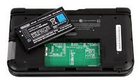 (NDSi XL 비교적 안심할 수 있는 리튬배터리. 교체만 해주면 된다)