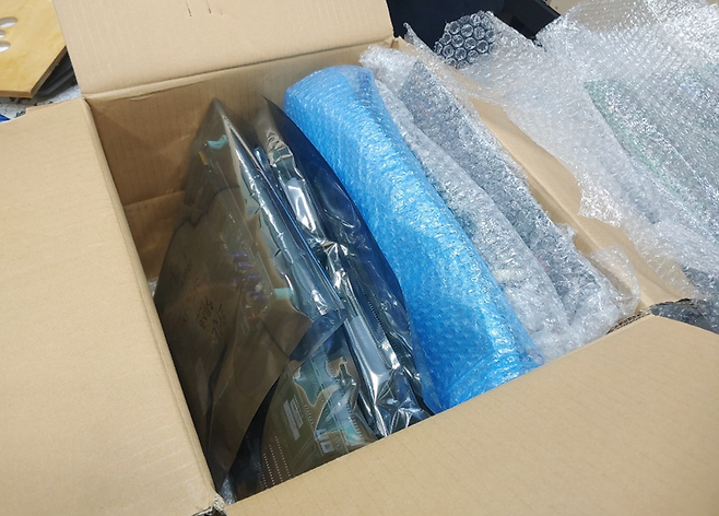 (제전봉투로 기판을 싼 후 박스에 세로로 넣어두자) / 콜플님 사진 제공