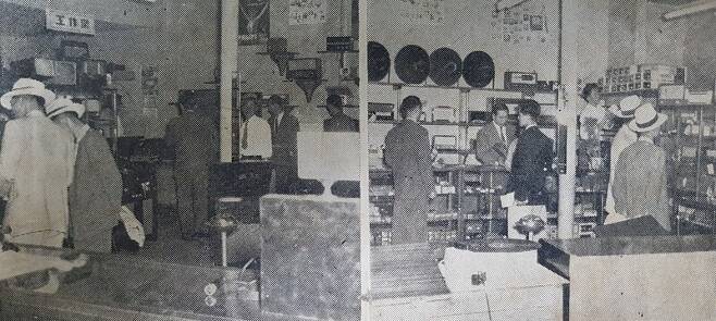 1958년의 라디오 상점 모습. 서울SF아카이브