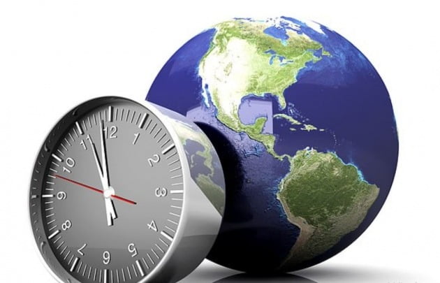 영국 일간지 데일리메일은 5일(현지시간) "지구의 자전속도가 정상보다 빠르며 이에 따른 영향으로 하루의 길이가 24시간보다 짧다"며 "이는 지난 반세기 어느 때보다 시간이 빠르게 흐르고 있다는 것을 의미한다"고 전했다. [사진=데일리메일 캡처]